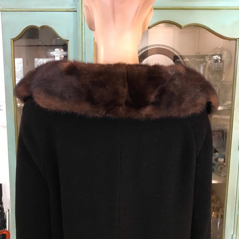 Vintage fur collar coat. Not perfect. - Picture 2 of 7